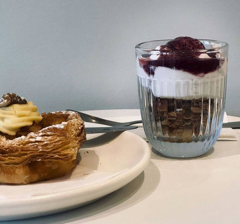 Gluten free Granola topped with Clevendon Buffalo Yoghurt and Berry Chia lovehavelocknorth hawkesbayhavelocknorth 768x716