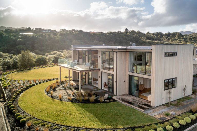 032 Kinloch Web sml 768x512