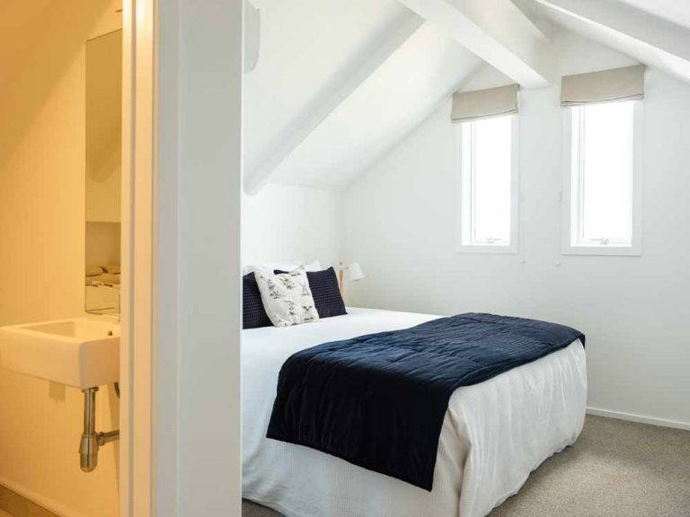 Ensuite Bedroom at Lawn Road Retreat 768x576