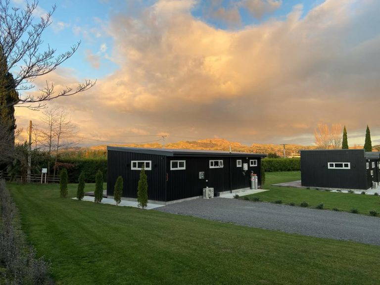 Six months new these clean luxurious Nooks await your stay. Nestled under Te Mata Peak surround yourself with modern Scandinavian style. schoolholidaysnzluxuryaccommodationnzluxurytravelnzluxurybeautifu 1 768x576