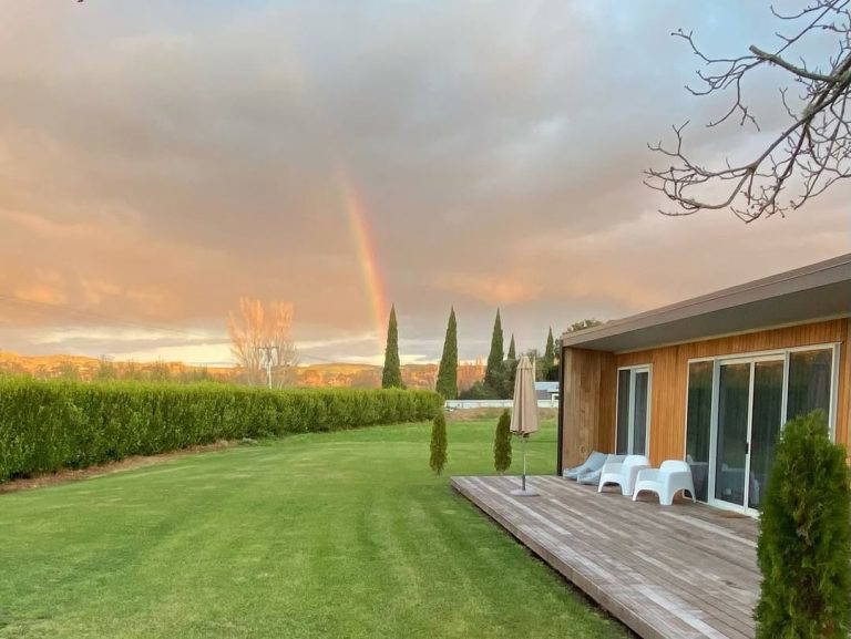 Six months new these clean luxurious Nooks await your stay. Nestled under Te Mata Peak surround yourself with modern Scandinavian style. schoolholidaysnzluxuryaccommodationnzluxurytravelnzluxurybeautifuldes 768x577